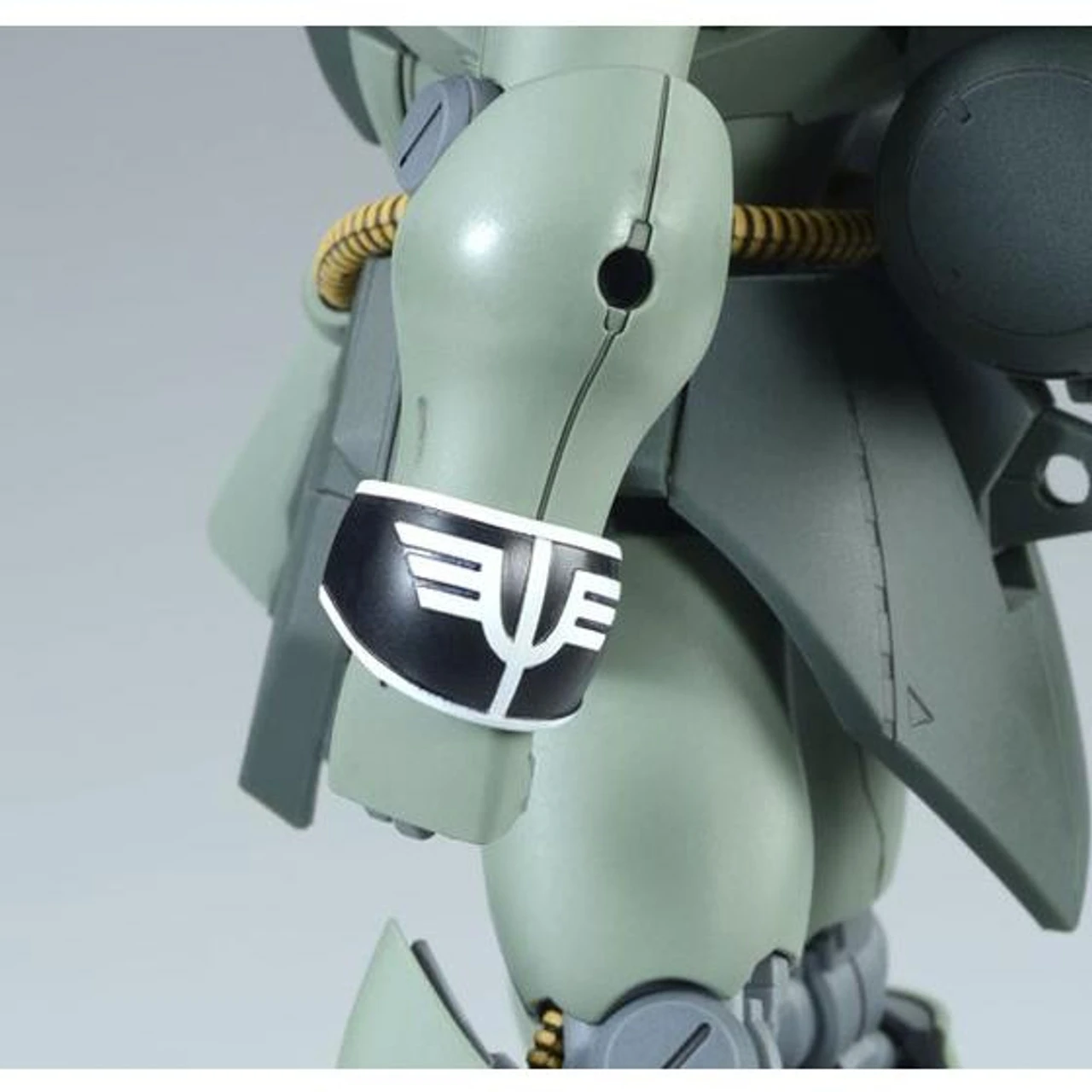 Bandai MG 1/100 Geara Doga (Unicorn Ver.) Plastic Model ( APR 2019 ) - Image 9