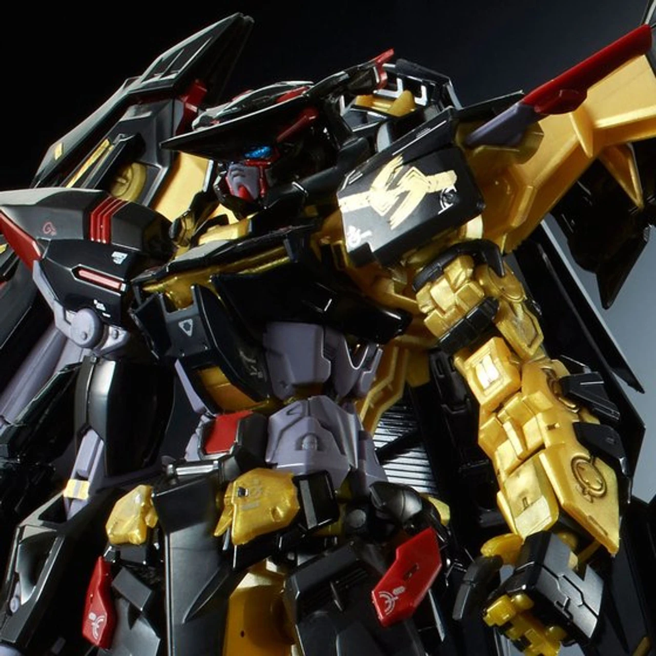 Bandai RG 1/144 Gundam Astray Gold Frame Amatsu Plastic Model ( JAN 2019 )