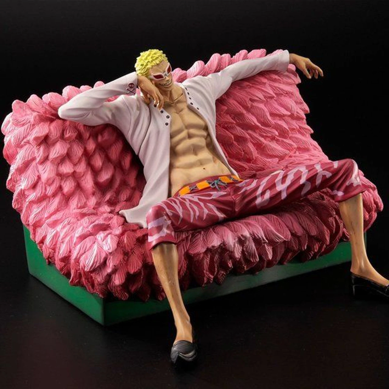 Bandai One Piece Archive Collection No 7 Don Quixote Doflamingo PVC Figure (Completed) - Image 5
