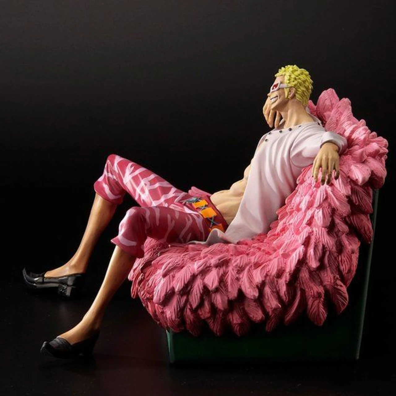 Bandai One Piece Archive Collection No 7 Don Quixote Doflamingo PVC Figure (Completed) - Image 2