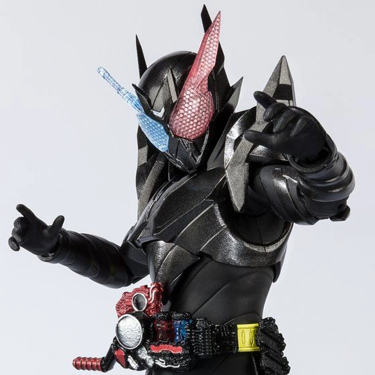 Bandai S.H.Figuarts Kamen Rider Build - Rabbittank Hazard Form Action Figure